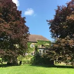 Burg Stavenow Bed & Breakfast