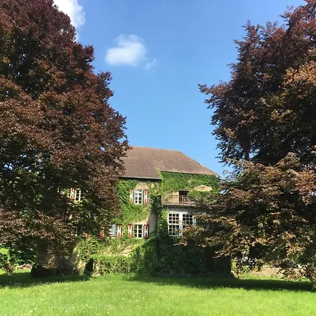 Burg Stavenow Bed & Breakfast